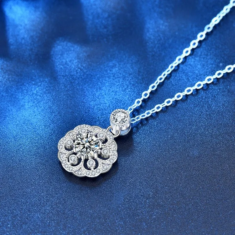 0.5ct Round Cut Diamond Flower Pendant Necklace