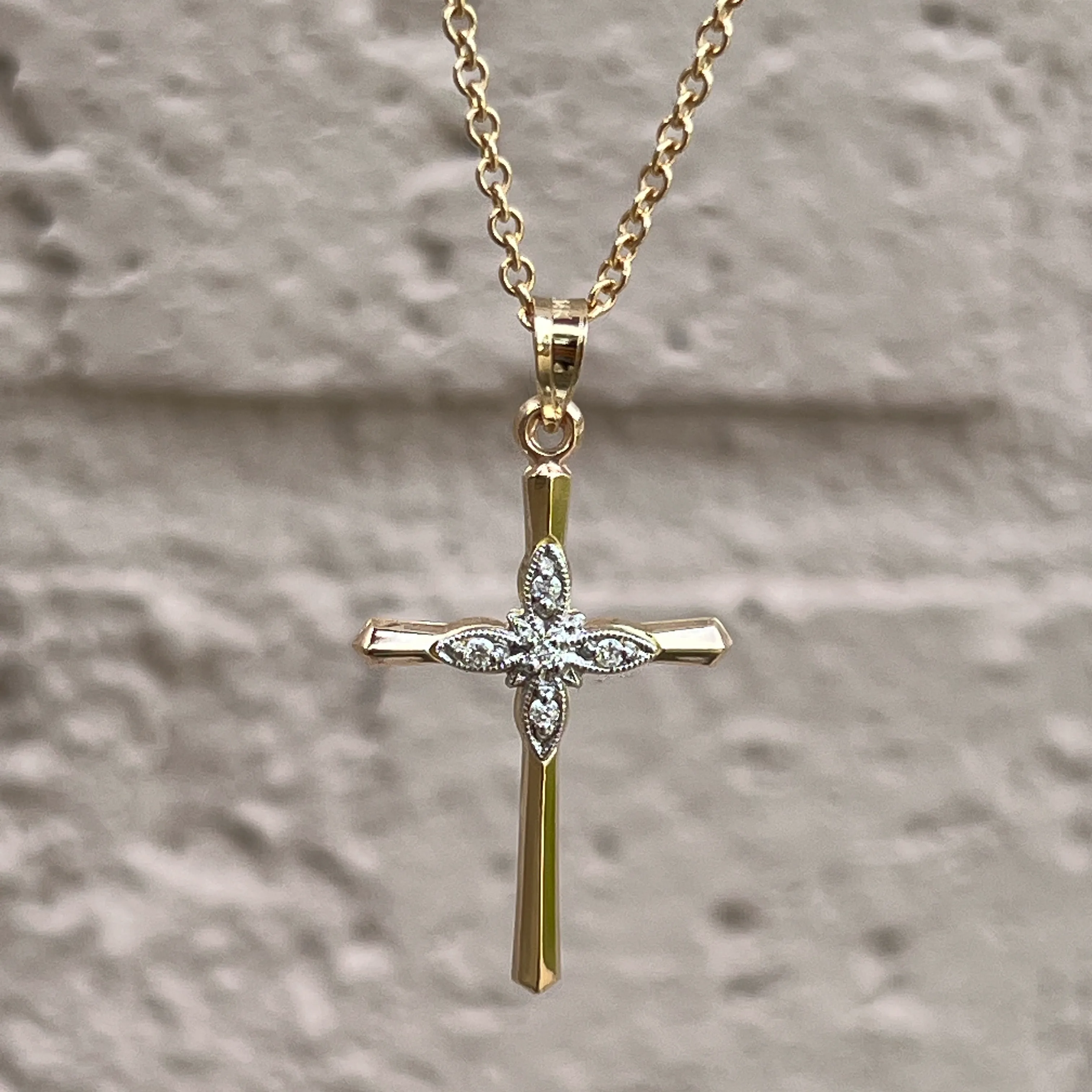 14K GOLD .05CT DIAMOND CROSS NECKLACE PENDANT
