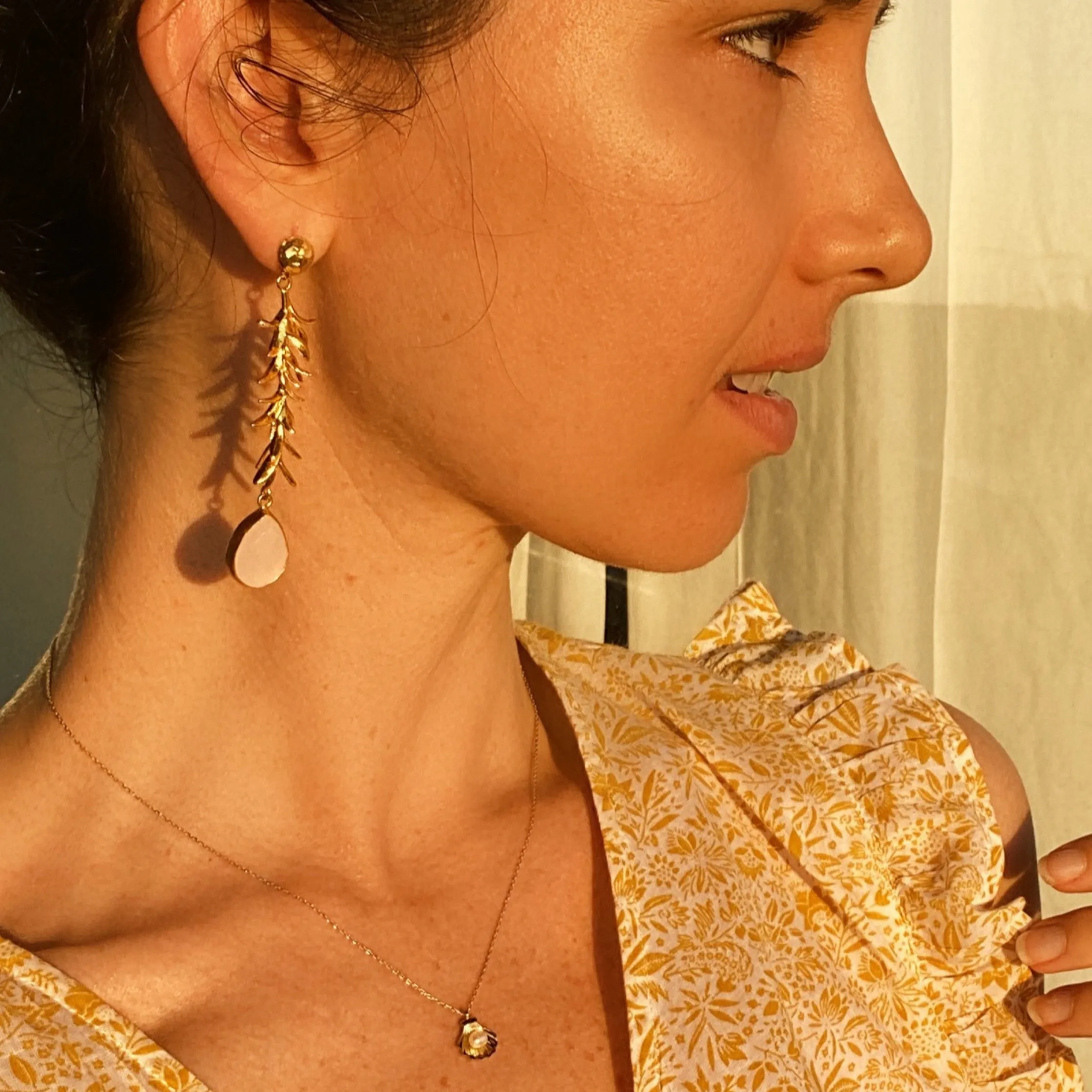 14k Gold Pearl Shell Necklace