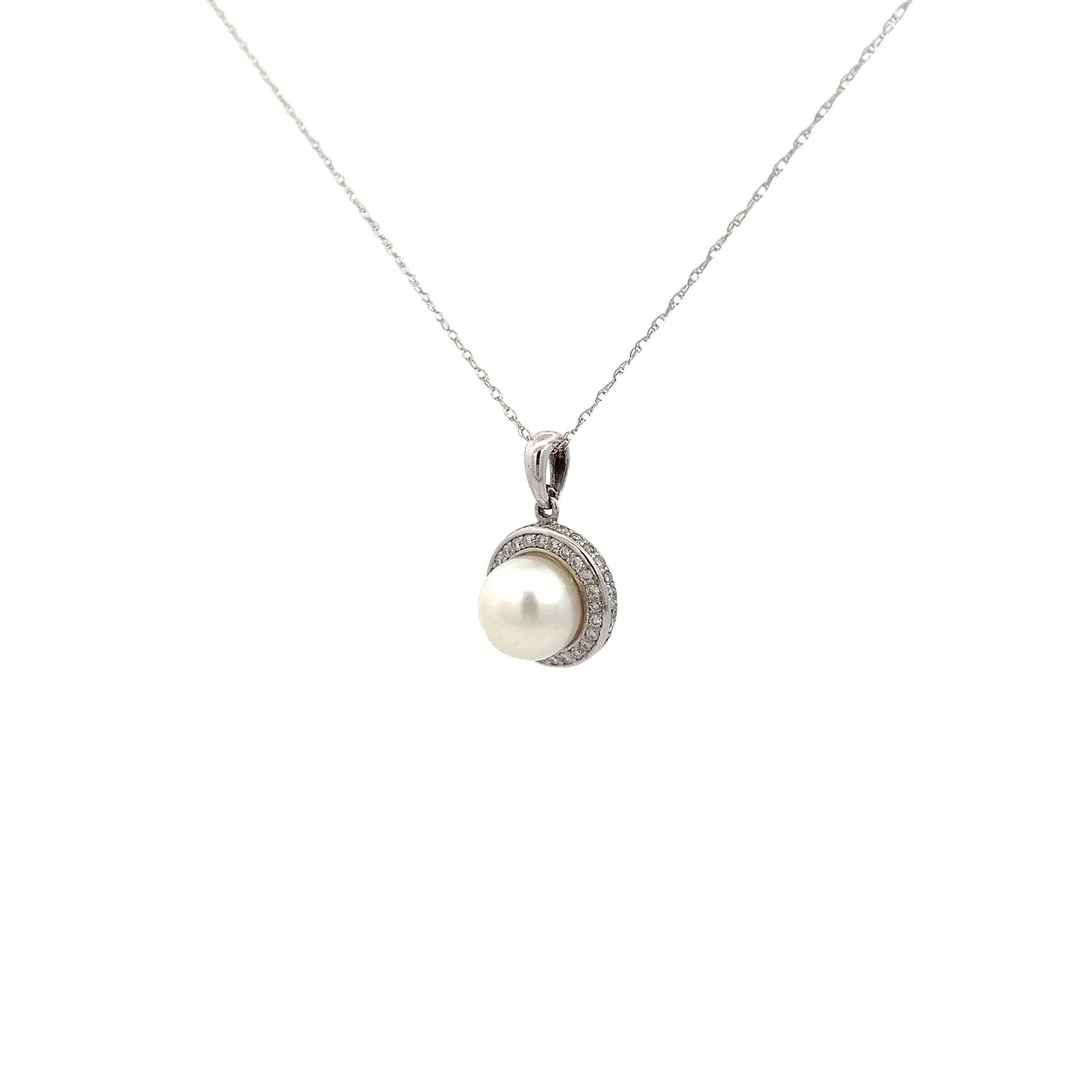 14k White Gold .50ct G SI1 Round Diamond and Fresh Water pearl 10mm necklace