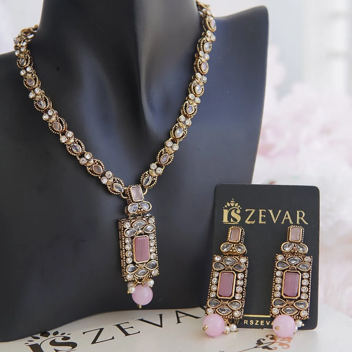 Antique Graceful Necklace Set