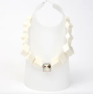 BANKIZZ Ivory Necklace Golden Shadow