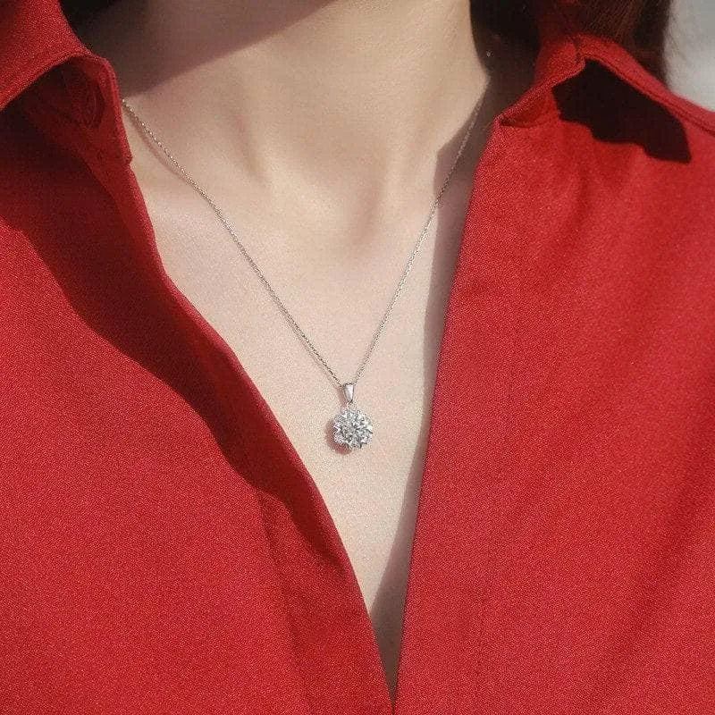 Classic 1.0 Ct Diamond Pendant Snowflake Necklace