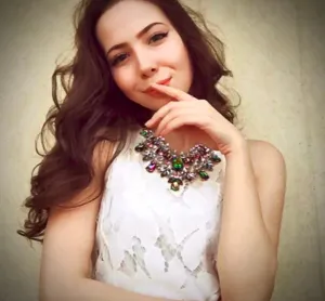COLORFUL BEAUTIFUL STUNNING GOLD PLATED NECKLACE