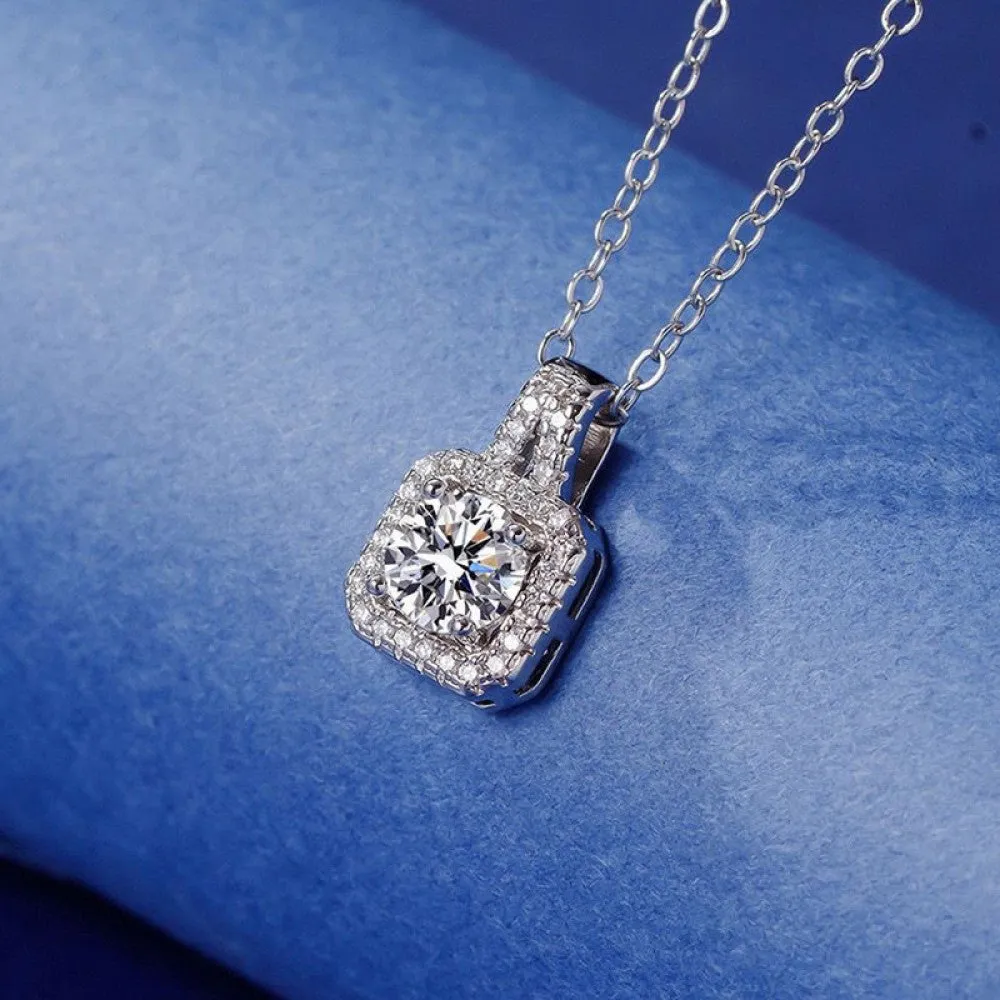 Elegantly Shimmering Moissanite Pendant Chain Necklace - A Captivating Trend for Women