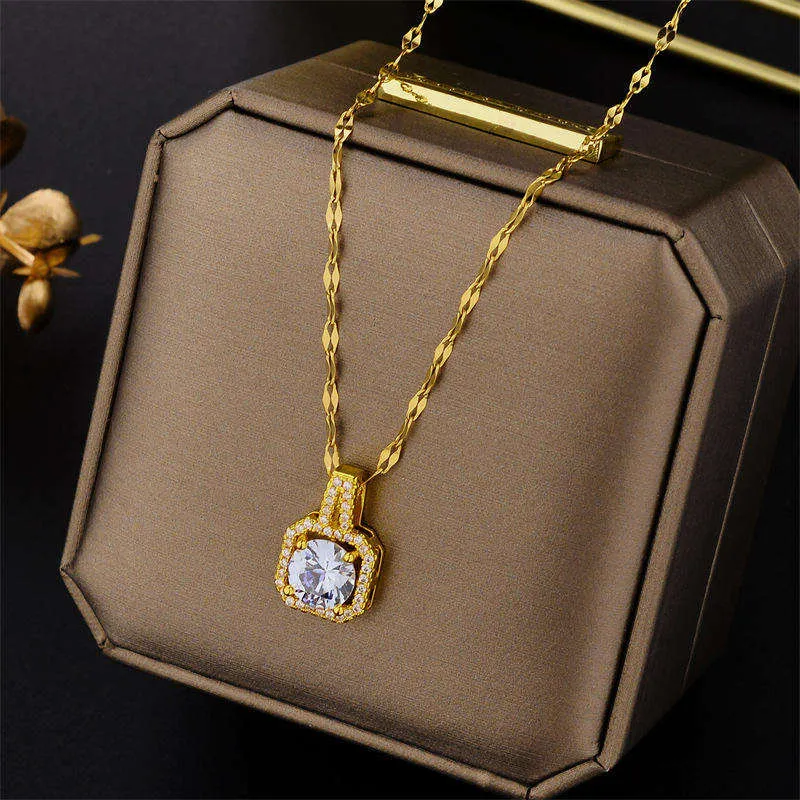 Elegantly Shimmering Moissanite Pendant Chain Necklace - A Captivating Trend for Women