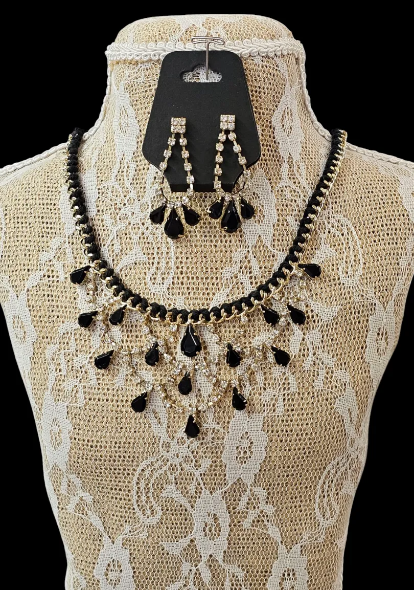 FINAL SALE was $24.99 - Gorgeous Black and Clear Crystal Necklace