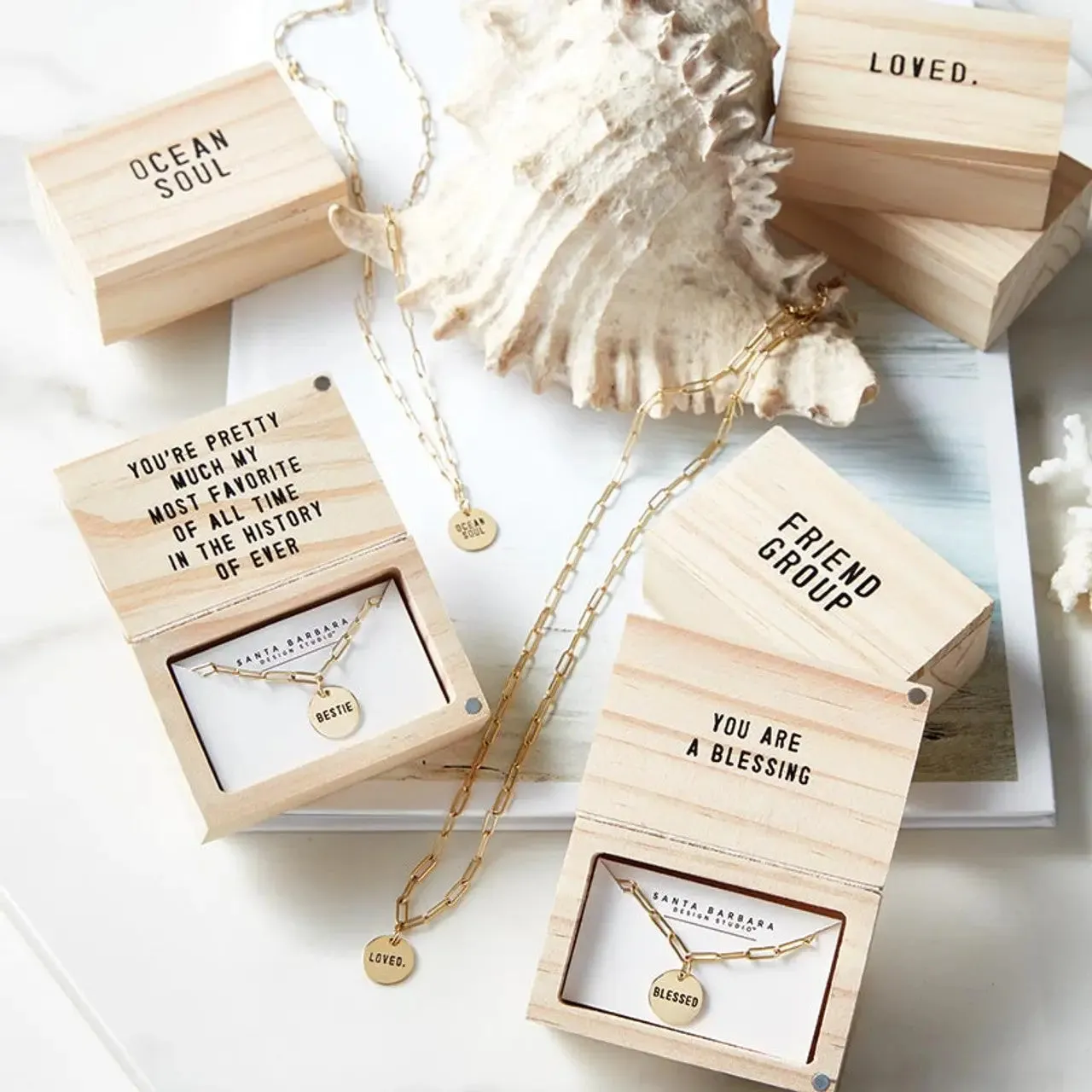 GOLD CHAIN BESTIE NECKLACE