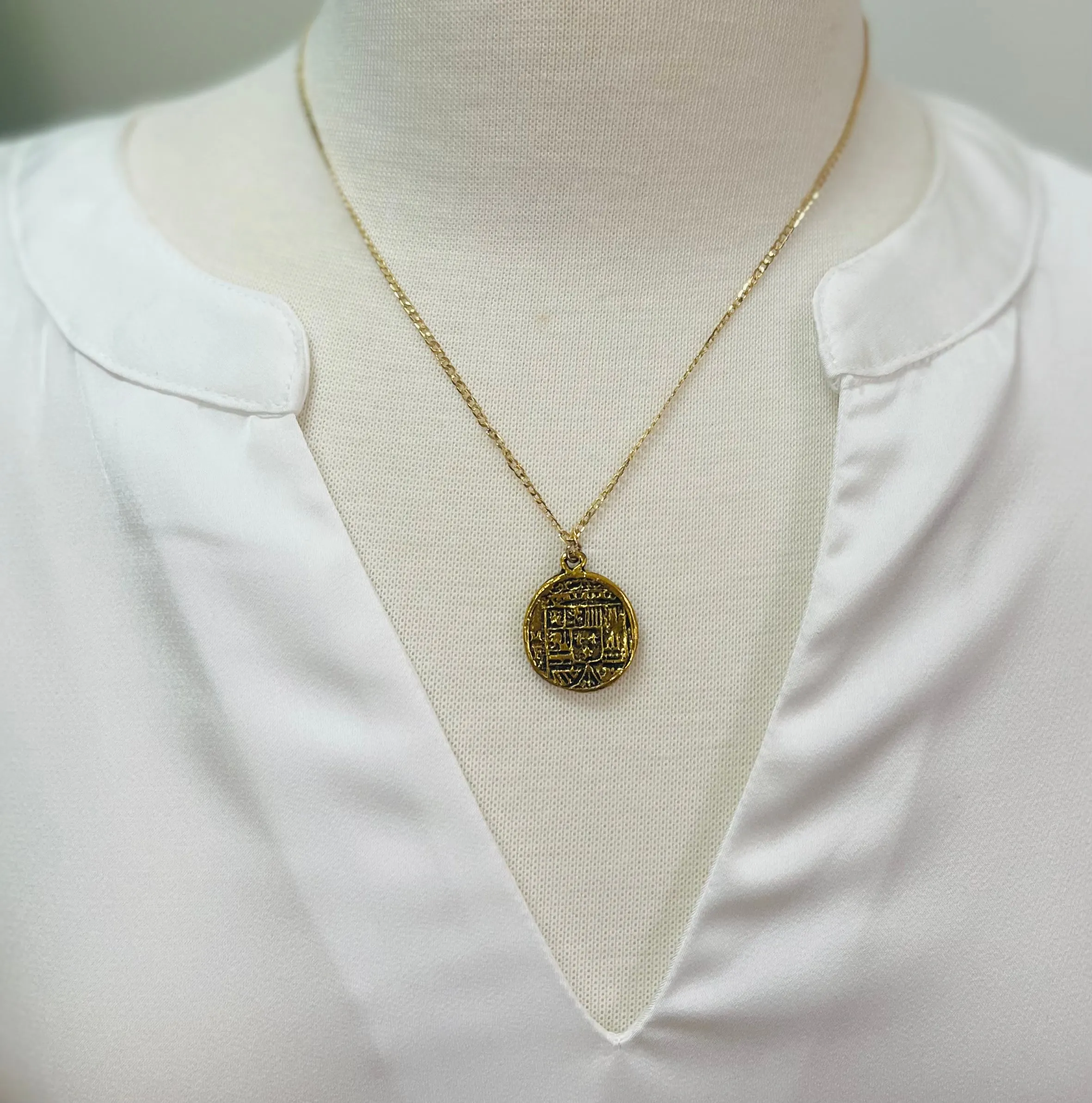 Gold Pendant Necklace