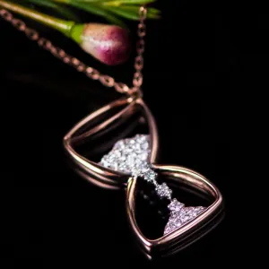 「Hourglass」 Rose Gold Diamond necklace