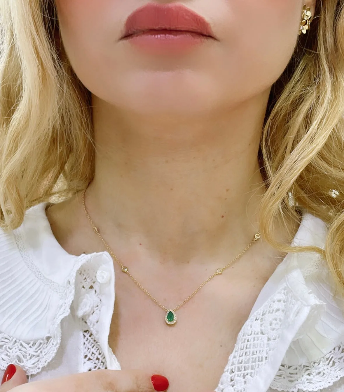 Ladies Diamond & Emerald Pendant Necklace