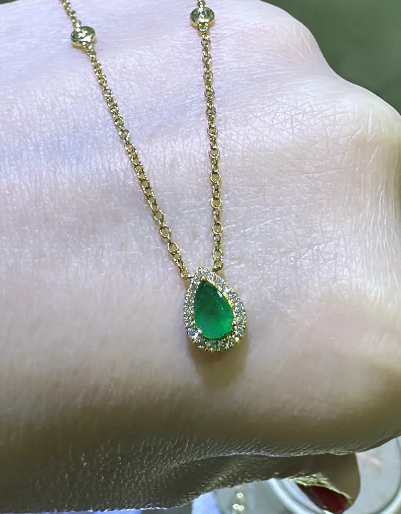 Ladies Diamond & Emerald Pendant Necklace