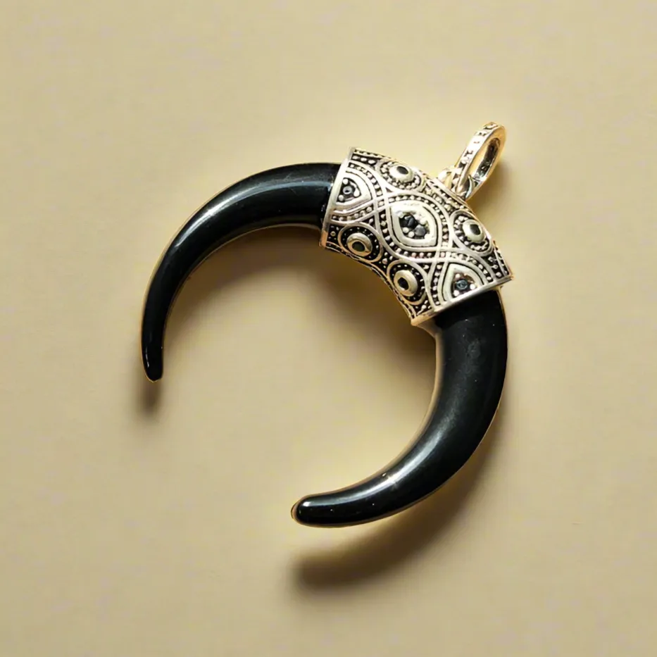 Maori Tiger Tooth Ethnic Punk Pendant