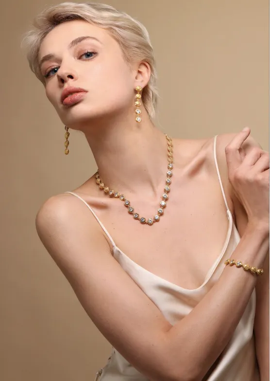MULTI ROUND WAVE LINKED NECKLACE WITH STONES