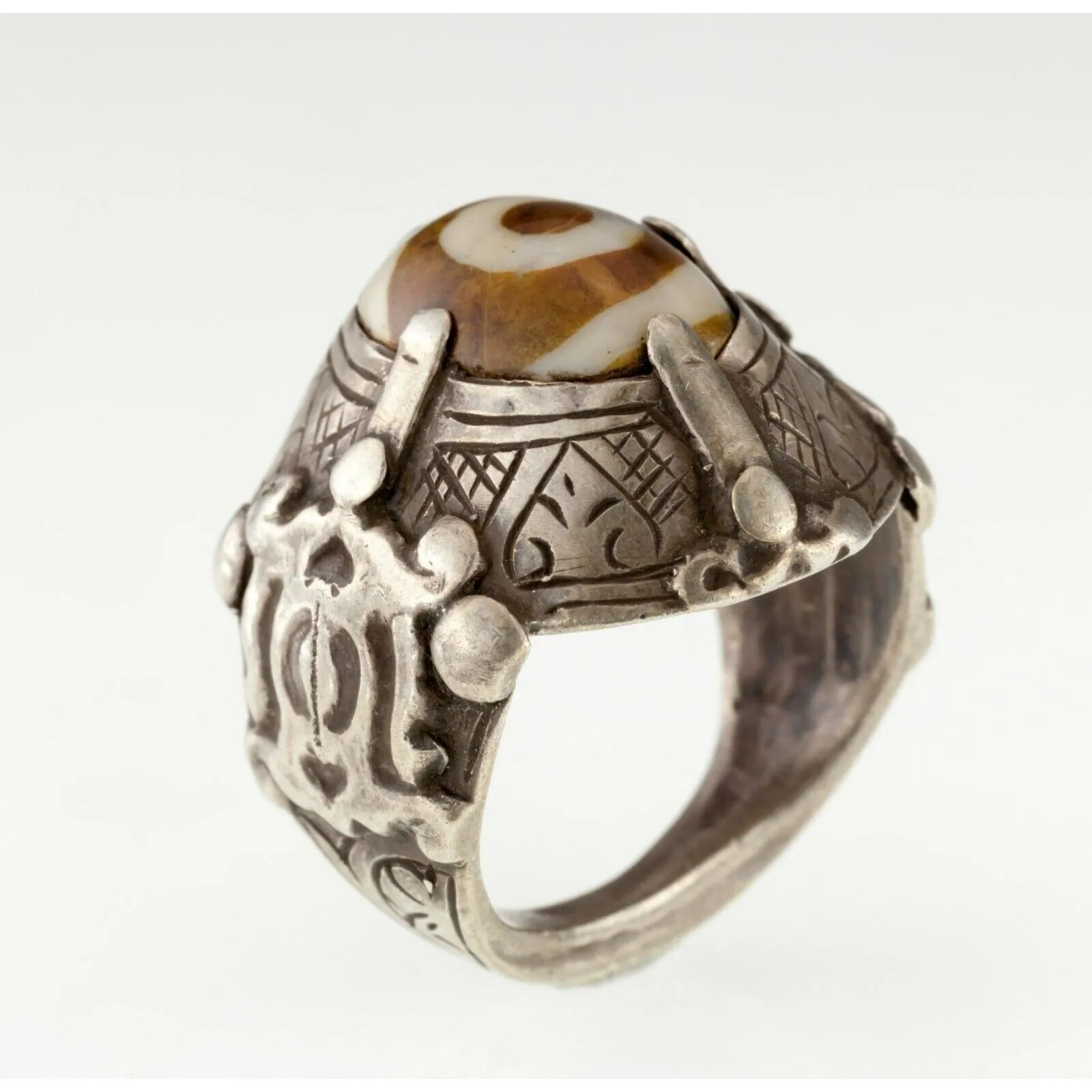 Silver Afghan Hand-Chased Plaque Ring with Bullseye Agate Size 5.5