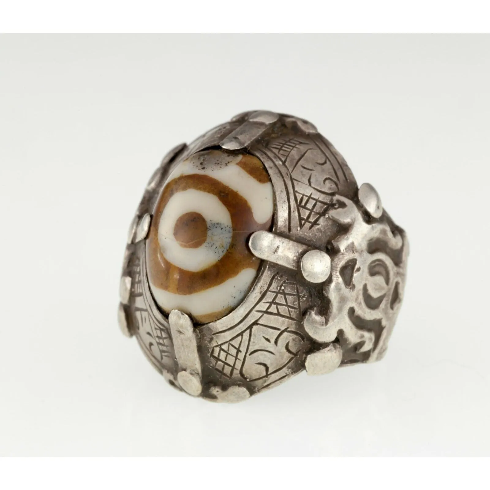 Silver Afghan Hand-Chased Plaque Ring with Bullseye Agate Size 5.5