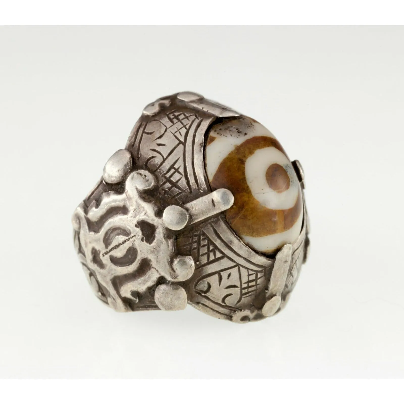 Silver Afghan Hand-Chased Plaque Ring with Bullseye Agate Size 5.5