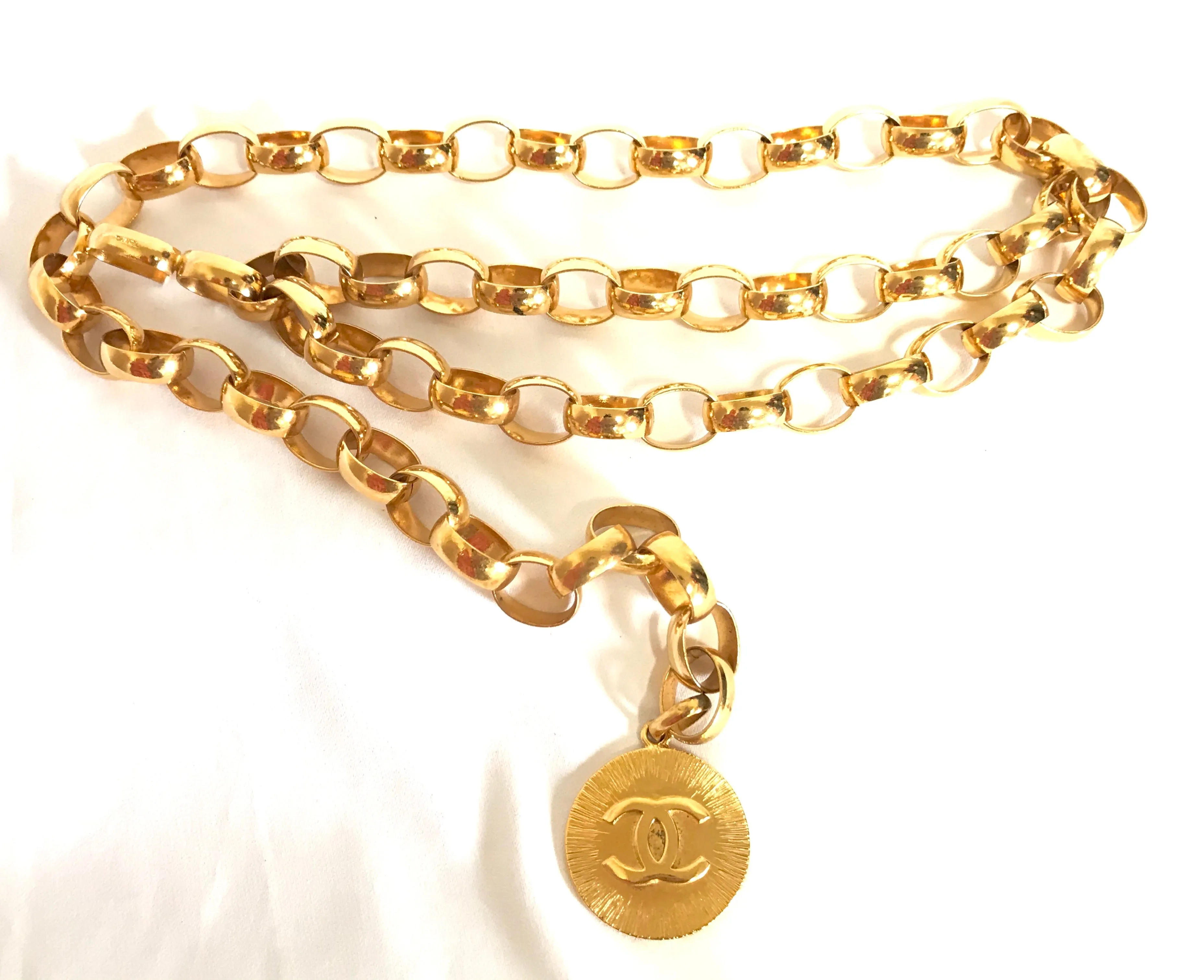 Vintage CHANEL golden chain belt with large CC motif charm. Nice and heavy, rare and gorgeous accessory. 050323re3