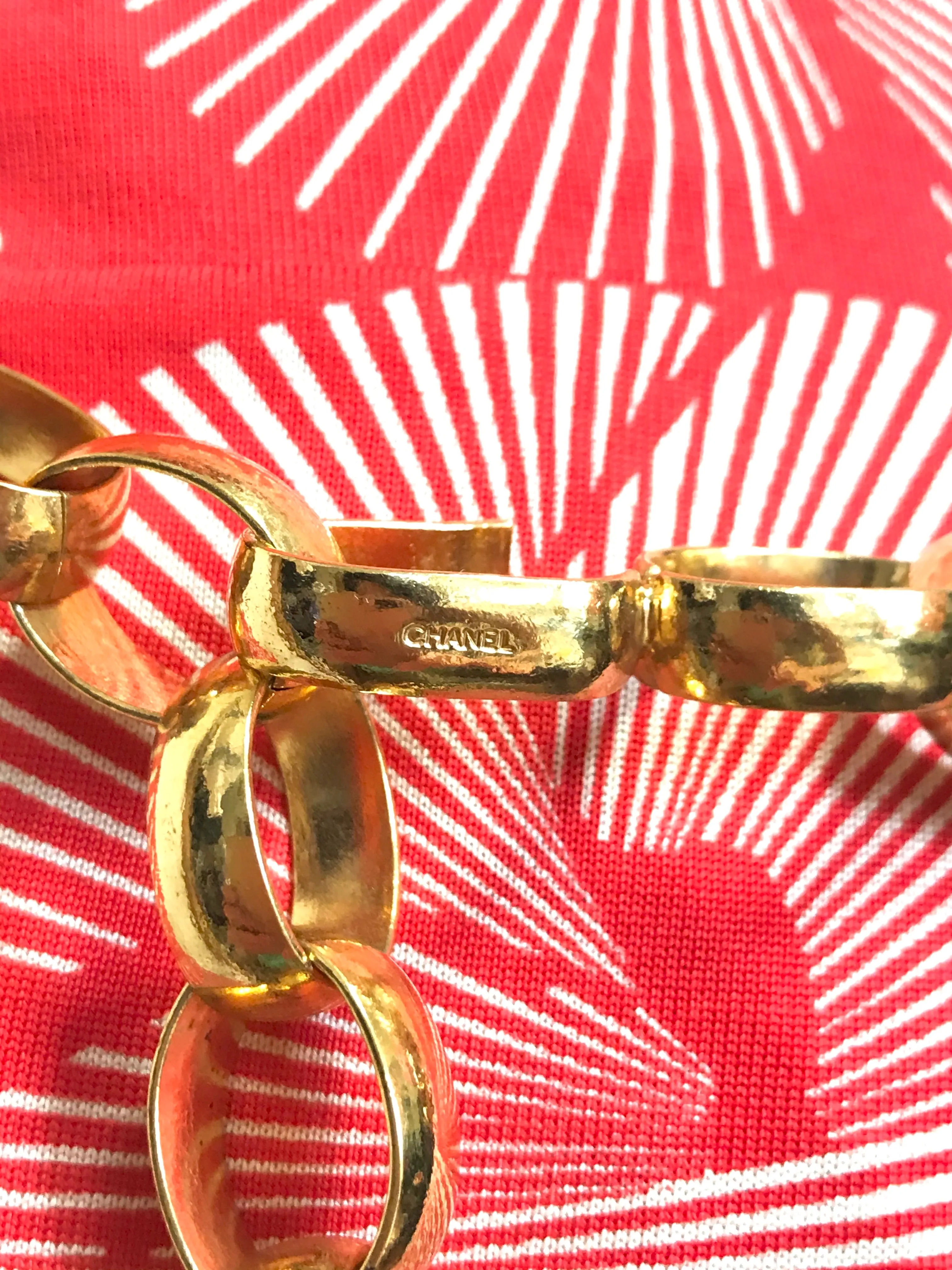 Vintage CHANEL golden chain belt with large CC motif charm. Nice and heavy, rare and gorgeous accessory. 050323re3