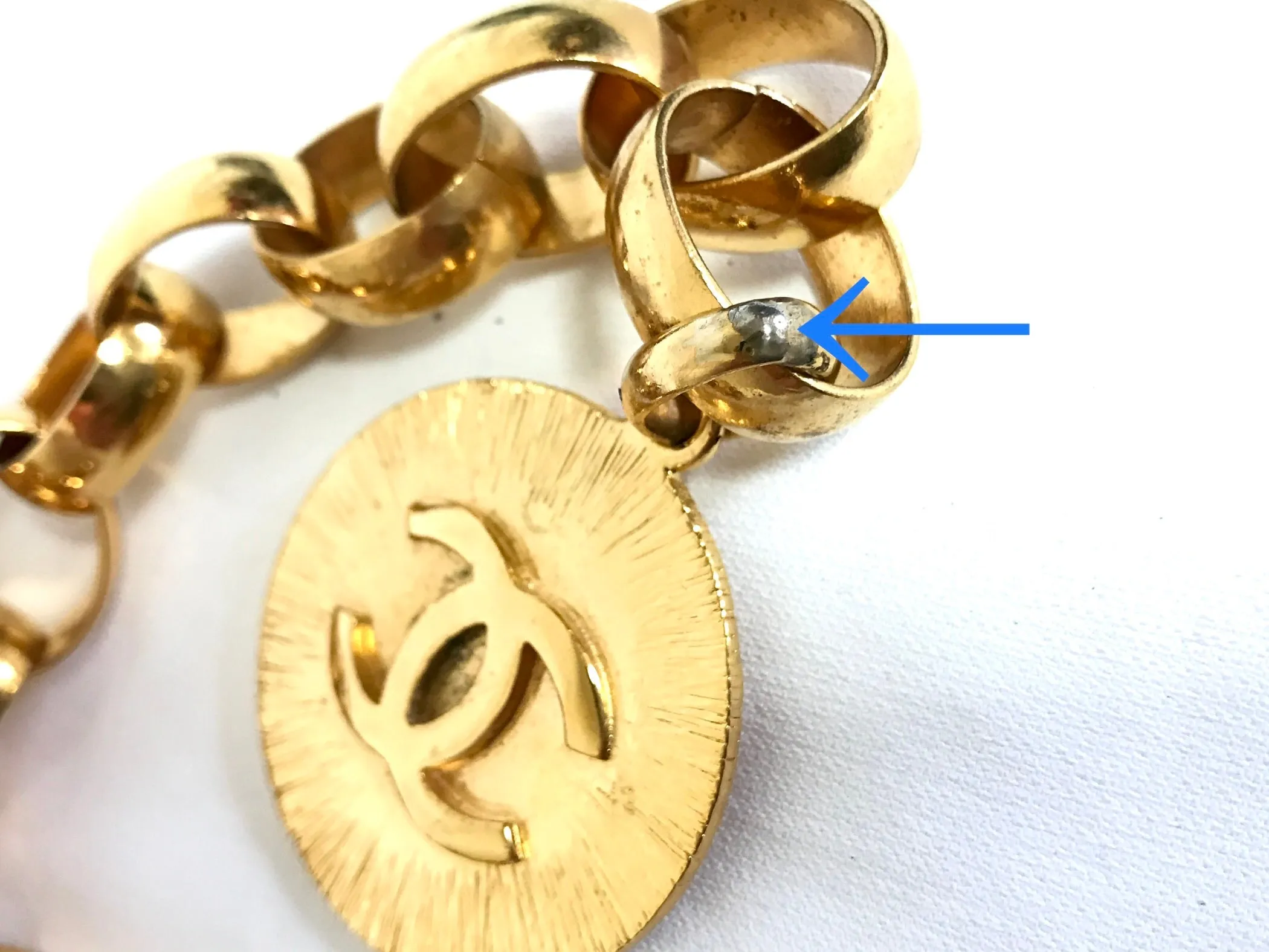 Vintage CHANEL golden chain belt with large CC motif charm. Nice and heavy, rare and gorgeous accessory. 050323re3