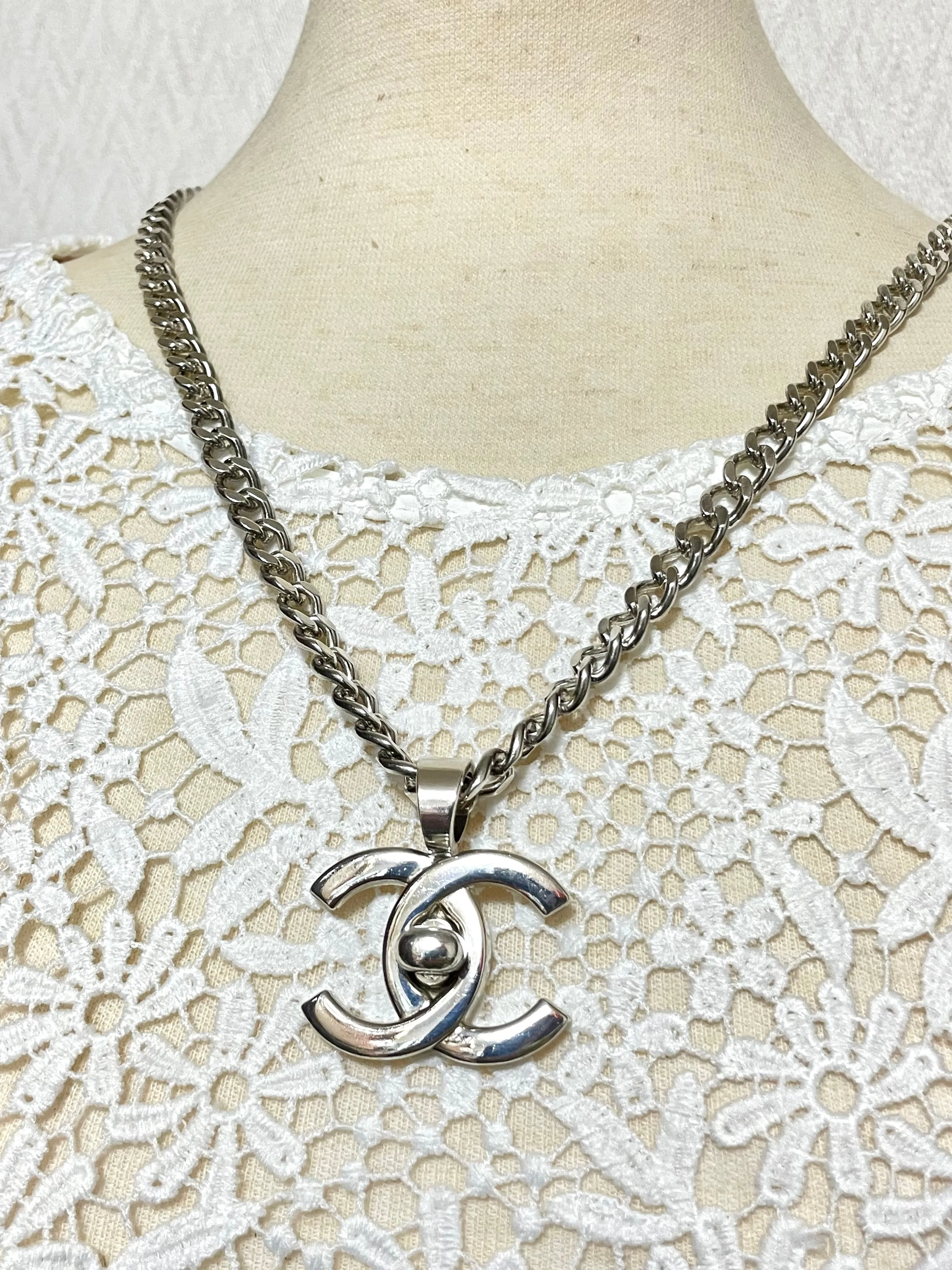 Vintage Chanel turn lock CC silver chain necklace. Double turn lock CC mark long necklace. 051003ac