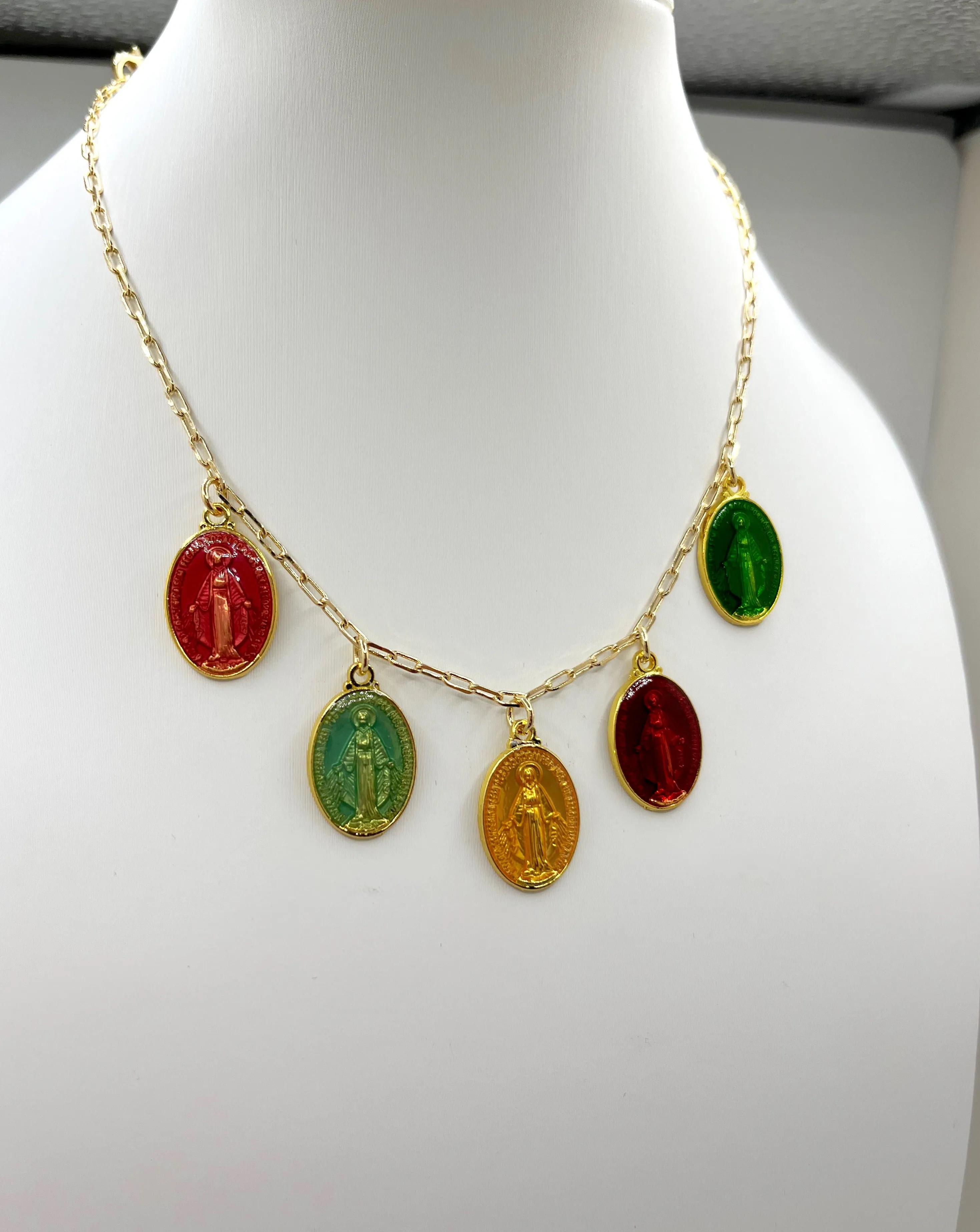 VIRGENES NECKLACE